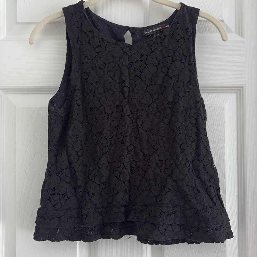 Black banana republic lace pattern tank size medium
